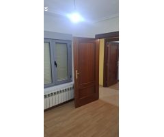 SE VENDE APARTAMENTO EN EL CENTRO DE VALENCIA DE DON JUAN, COCINA, SALÓN, 2 HAB., BAÑO, 1º SIN ASCEN