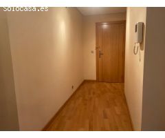 SE VENDE APARTAMENTO SEMINUEVO, LUMINOSO, SALÓN, COCINA, 2 HAB.,2 BAÑOS, ASCENSOR, TRASTERO Y P.G.