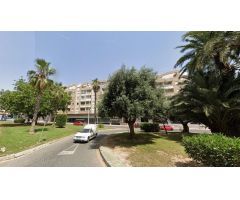 APARTAMENTO EN TORREVIEJA CENTRO CON PISCINA Y PARKING