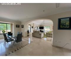 VILLA DE LUJO EN EL CAMPO DE GOLF