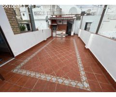 VENTA DE CASA EN PATIO DE VECINO ZONA CASCO ANTIGUO