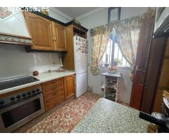 VENTA DE CASA EN PATIO DE VECINO ZONA CASCO ANTIGUO