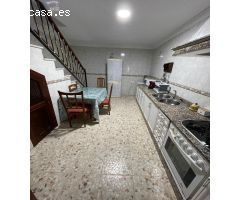 SE VENDE CASA POR LA ZONA DEL CASCO ANTIGUO