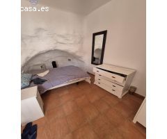SE VENDE CASA EN PATIO DE VECINOS EN ZONA CASCO ANTIGUO