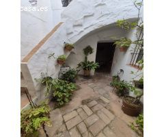 SE VENDE CASA EN PATIO DE VECINOS EN ZONA CASCO ANTIGUO