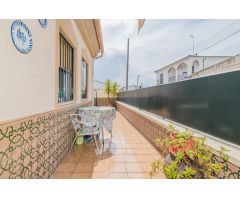 Casa en Planta Baja con Amplio Patio y Estacionamiento.