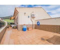 Casa en Planta Baja con Amplio Patio y Estacionamiento.