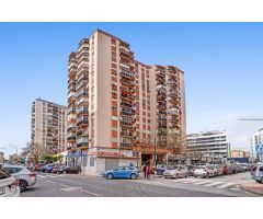 ???? **¡Gran oportunidad inmobiliaria en la zona de Puerta Blanca, Avd. Velázquez!** ????