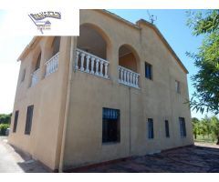 ¡OPORTUNIDAD! CHALET MUY PRÓXIMO A LA POBLACIÓN