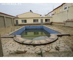 TERRENO URBANO  CON PISCINA A LA VENTA EN AGULLENT