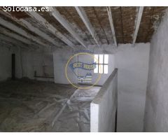 CASA DE GRAN TAMAÑO CON PATIO EN MURO DE ALCOY.