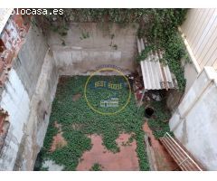 CASA DE GRAN TAMAÑO CON PATIO EN MURO DE ALCOY.