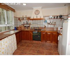 ESPACIOSA Y CENTRICA CASA CON TERRAZA. ALBAIDA.