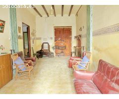 BONITA CASA CON PATIO Y TERRAZA EN MONTESA (VALENCIA)