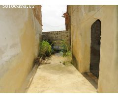 BONITA CASA CON PATIO Y TERRAZA EN MONTESA (VALENCIA)