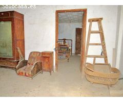 BONITA CASA CON PATIO Y TERRAZA EN MONTESA (VALENCIA)
