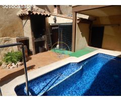 OPORTUNIDAD, CASA REFORMADA CON PISCINA Y OTRAS COMODIDADES.