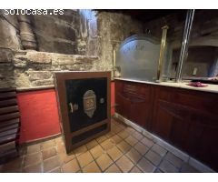 AMPLIO LOCAL EN VENTA EN PLENO CASCO HISTORICO CON SALIDA A DOS CALLES EMBLEMATICAS