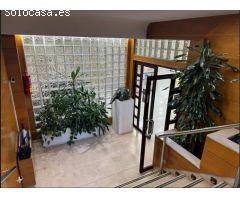 SE VENDE O ALQUILA OFICINA EN PLENO ENSANCHE DE 9 DESPACHOS Y 6 ESTACIONES DE TRABAJO