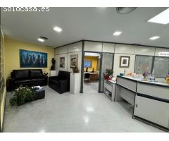 SE VENDE O ALQUILA OFICINA EN PLENO ENSANCHE DE 9 DESPACHOS Y 6 ESTACIONES DE TRABAJO