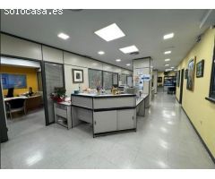 SE VENDE O ALQUILA OFICINA EN PLENO ENSANCHE DE 9 DESPACHOS Y 6 ESTACIONES DE TRABAJO