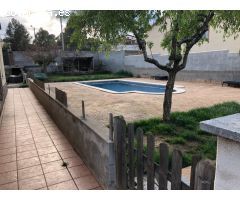 CASA EN VENTA EN 1 PLANTA CON PISCINA