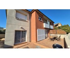 PRECIOSA CASA SEMI-ADOSADA EN VENTA EN ZONA DEPORTIVA