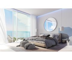 VILLA DE LUJO EN DOS PLANTAS, CON 5 DORMITORIOS Y VISTAS PANORÁMICAS DE LA BAHÍA DE FUENGIROLA.