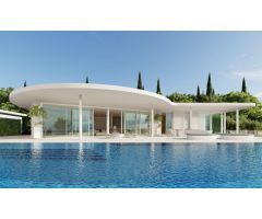 VILLA DE LUJO EN DOS PLANTAS, CON 5 DORMITORIOS Y VISTAS PANORÁMICAS DE LA BAHÍA DE FUENGIROLA.