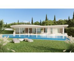 VILLA DE LUJO EN DOS PLANTAS, CON 5 DORMITORIOS Y VISTAS PANORÁMICAS DE LA BAHÍA DE FUENGIROLA.