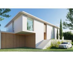 VILLA DE LUJO EN DOS PLANTAS, CON 5 DORMITORIOS Y VISTAS PANORÁMICAS DE LA BAHÍA DE FUENGIROLA !!!.