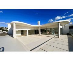 LLAVE EN MANO. ÁTICO MARIPOSA CON ENORME TERRAZA, ORIENTACIÓN SUROESTE Y VISTAS PANORÁMICAS AL MAR