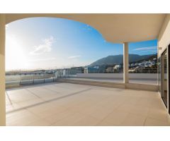 LLAVE EN MANO. ÁTICO MARIPOSA CON ENORME TERRAZA, ORIENTACIÓN SUROESTE Y VISTAS PANORÁMICAS AL MAR