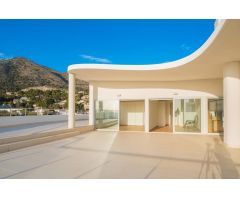 LLAVE EN MANO. ÁTICO MARIPOSA CON ENORME TERRAZA, ORIENTACIÓN SUROESTE Y VISTAS PANORÁMICAS AL MAR