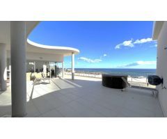 LLAVE EN MANO. ÁTICO IMPRESIONANTE CON ENORME TERRAZA, ORIENTACIÓN SUR Y VISTAS PANORÁMICAS AL MAR