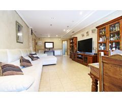 INCREIBLE BUNGALOW CON 7 DORMITORIOS, 4 BAÑOS Y TERRAZA PRIVADA DE MAS DE 90 M2