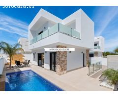 CHALET DE DISEÑO CON PISCINA PROPIA
