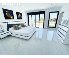 CHALET DE DISEÑO INDEPENDIENTE CON PISCINA