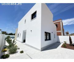 CHALET DE DISEÑO INDEPENDIENTE CON PISCINA