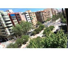 a 200 METROS DE PLAZA DE LOS LUCEROS