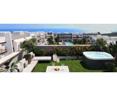 Urbanizacion con dos grandes piscina y zonas comunes