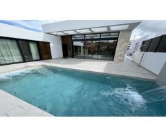 CHALET lujo en el campo de golf de la marquesa en rojales de alicante,