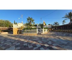 CHALET CON PISCINA A UN PASO DE  ELCHE
