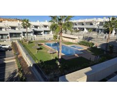 BUNGALOW SEMINUEVO CON EXTRAS , PISCINA