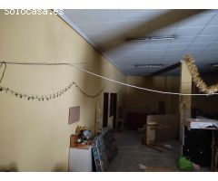 LOCAR HACIENDO ESQUINA FICCIA ,, con 5 escaparates JUNTO A CONSUM