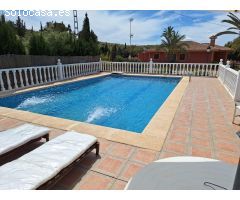CHALET CON PISCINA A UN PASO DE  ELCHE