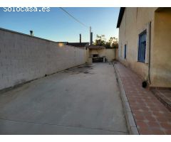 Nave y vivivenda con piscina en los Ramos, Murcia.