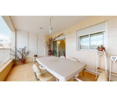 6 habitaciones, 2 baños, en pleno centro.
