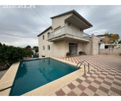 CASA CON PISCINA con OPCIÓN DOS FAMILIAS a 10 min. de la AP-7.