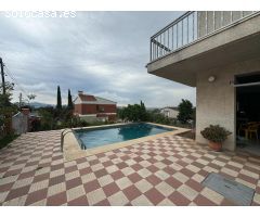 CASA CON PISCINA con OPCIÓN DOS FAMILIAS a 10 min. de la AP-7.